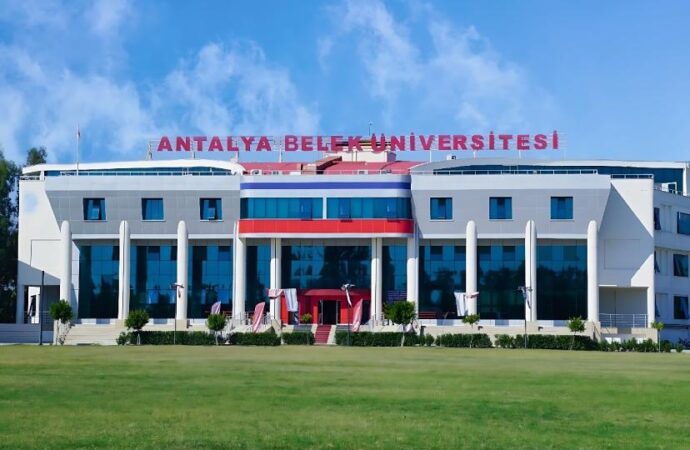 Bluesky Awards 2024: Yılın Havacılık Seminer ve Konferans Projesi Ödülü Antalya Belek Üniversitesi’nin