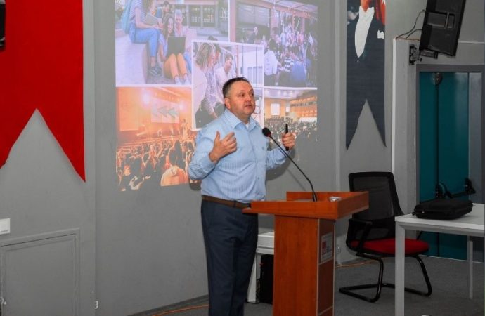 Emekli Tuğgeneral Berat Acar, Antalya Belek Üniversitesi’nde gençlere “Değerli Ol, Varlığını Hisset” konulu seminer verdi!